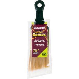 Wooster 1-1/2" Firm Little Genius Angled Short Paint Brush
