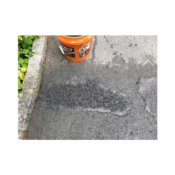 Aquaphalt 4.0 3.5gal Black Fine Permanent Asphalt Small Repair